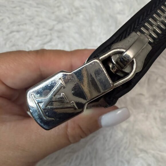 LOUIS VUITTON Epi World Cup 2018 Pochette Jour GM in Black - Picture 8 of 11